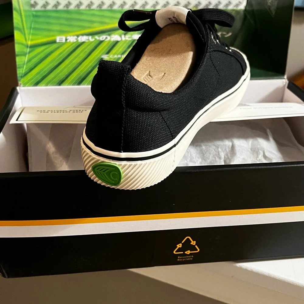 Black cariuma shoes - Picture 5 of 5